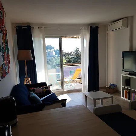 Appartement Grand T2, 4 Personnes, Clim, Parking, Proche Centre *