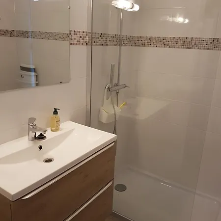 Appartement Grand T2, 4 Personnes, Clim, Parking, Proche Centre
