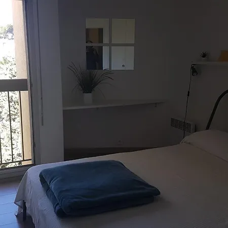 Appartement Grand T2, 4 Personnes, Clim, Parking, Proche Centre *